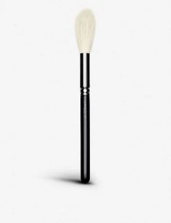MAC 137 Long Blending Brush